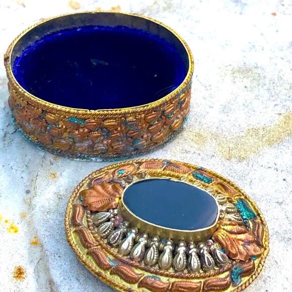 Vintage Velvet Lined Ring Box Brass Copper Embellished with Black Oval Stone - Picture 6 of 9